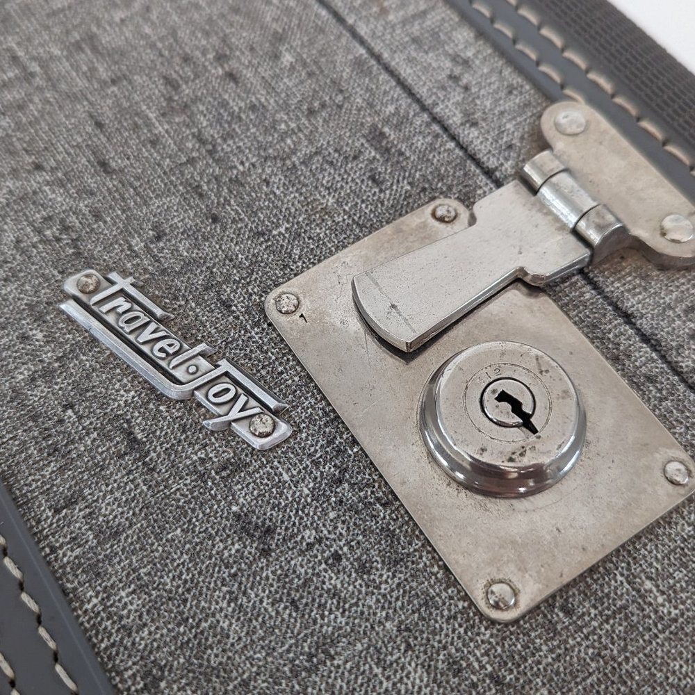 ๐ผโ๏ธ Vintage TravelJoy 2 x Locking Hardshell Suitcases โ๏ธ๐ผ - Picture 4 of 16